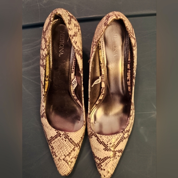 Snakeskin authentic look high heeled shoes. Merona, size 8.5. - Picture 1 of 4